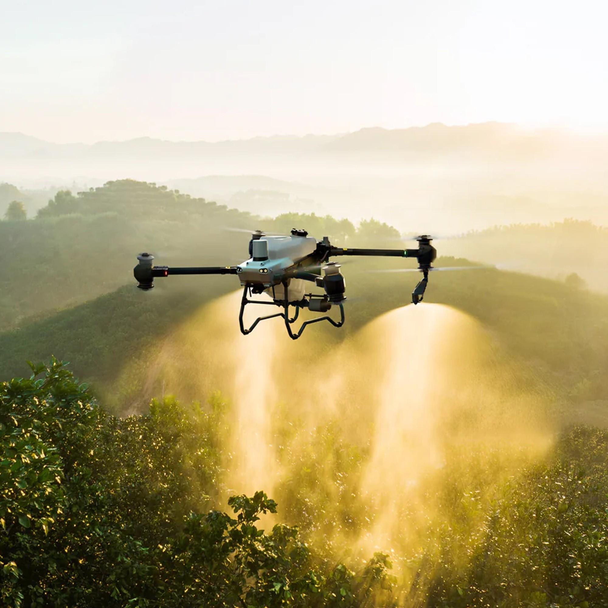 DJI Agras T50 - In volo